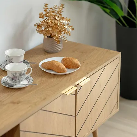 Tasteful With Parking And Gym By Renters Apartment *